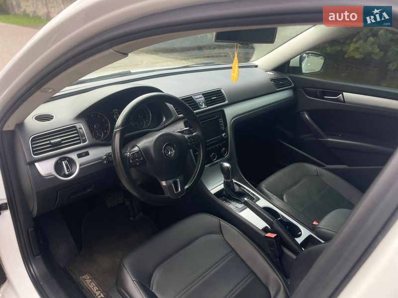Седан Volkswagen Passat 2013 в Луцке