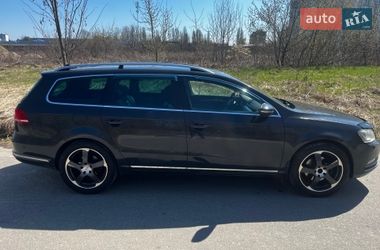 Універсал Volkswagen Passat 2011 в Києві