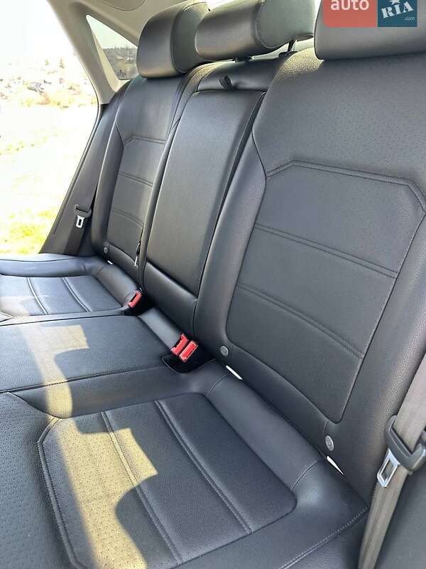 Седан Volkswagen Passat 2016 в Кривом Роге