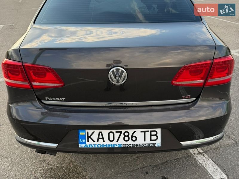 Седан Volkswagen Passat 2011 в Киеве