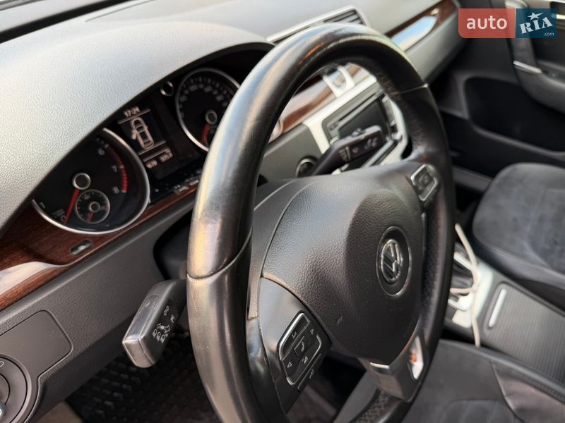 Седан Volkswagen Passat 2011 в Киеве