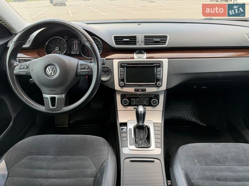 Седан Volkswagen Passat 2011 в Киеве