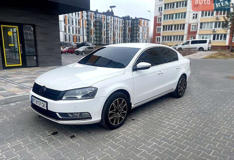 Седан Volkswagen Passat 2011 в Киеве