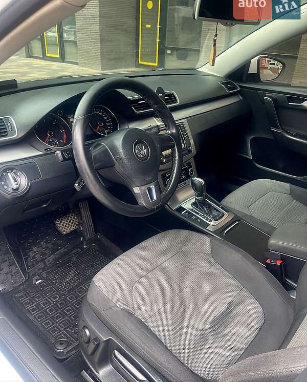 Седан Volkswagen Passat 2011 в Киеве