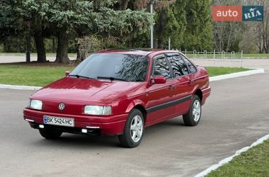 Седан Volkswagen Passat 1989 в Ровно