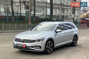 Универсал Volkswagen Passat 2022 в Киеве