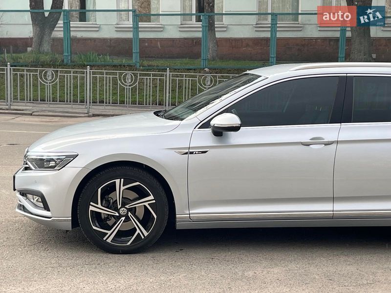 Универсал Volkswagen Passat 2022 в Киеве