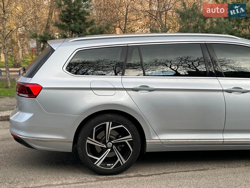 Универсал Volkswagen Passat 2022 в Киеве