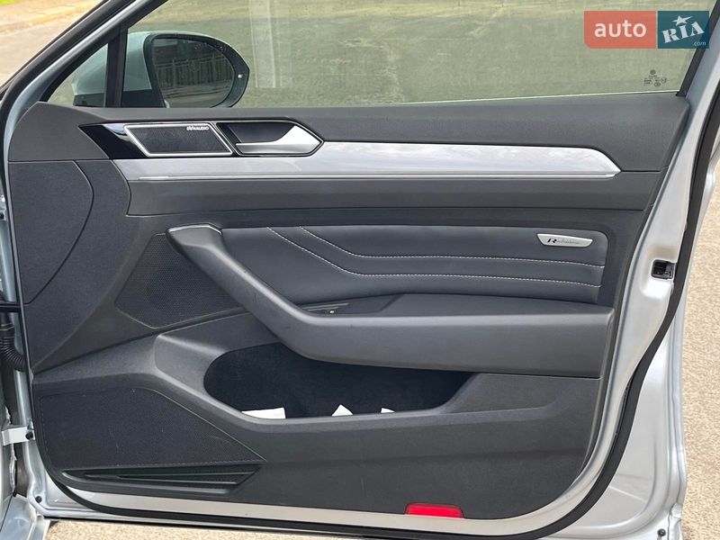 Универсал Volkswagen Passat 2022 в Киеве