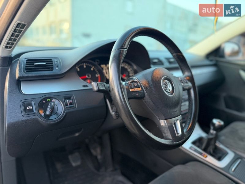 Универсал Volkswagen Passat 2009 в Ровно
