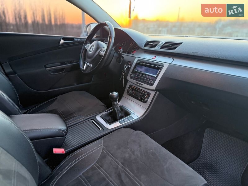 Универсал Volkswagen Passat 2009 в Ровно