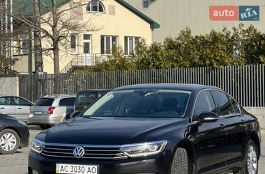 Седан Volkswagen Passat 2015 в Луцке