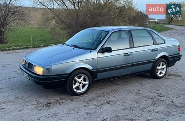 Седан Volkswagen Passat 1990 в Теофіполі