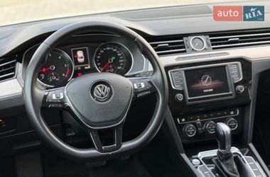 Седан Volkswagen Passat 2016 в Калуші