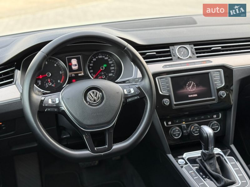 Седан Volkswagen Passat 2016 в Калуші