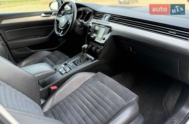 Седан Volkswagen Passat 2016 в Калуші