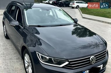 Универсал Volkswagen Passat 2015 в Новояворовске
