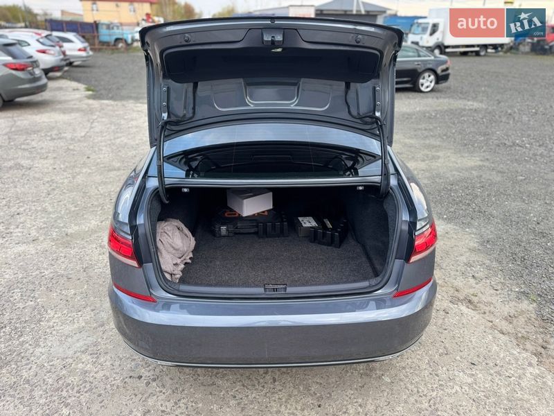 Седан Volkswagen Passat 2019 в Луцке