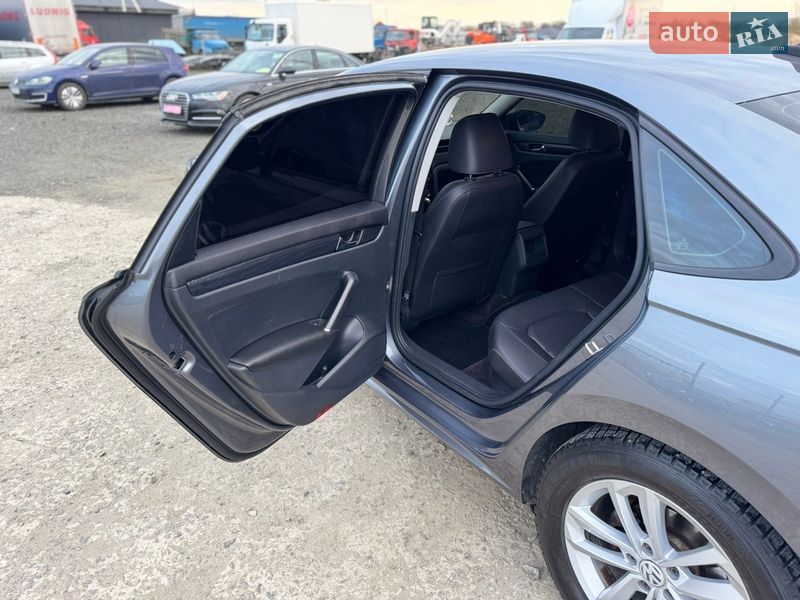Седан Volkswagen Passat 2019 в Луцке