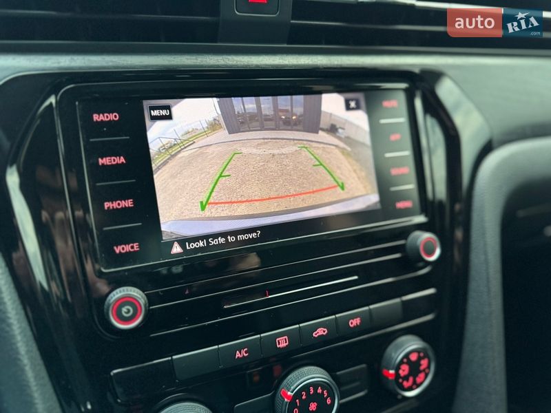 Седан Volkswagen Passat 2019 в Луцке