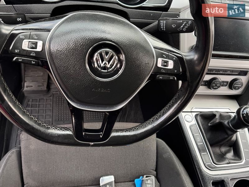 Универсал Volkswagen Passat 2015 в Звягеле