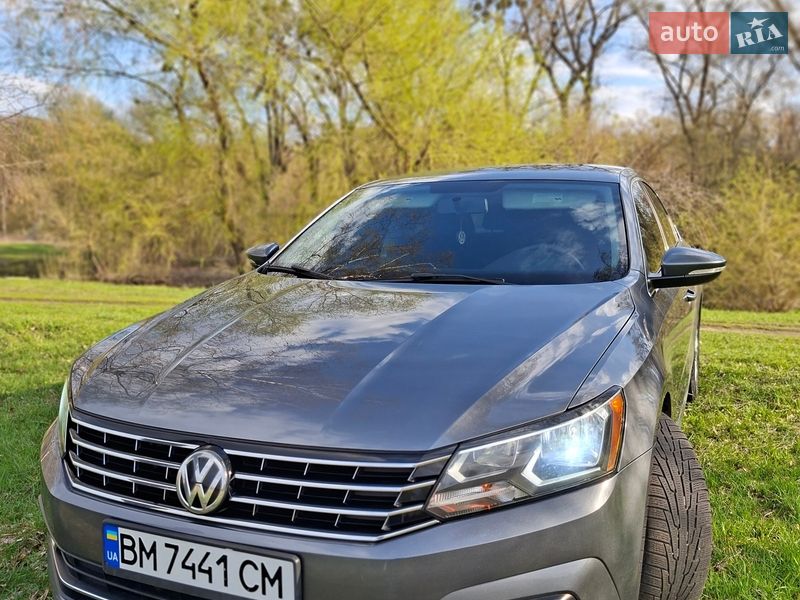 Седан Volkswagen Passat 2017 в Ромнах