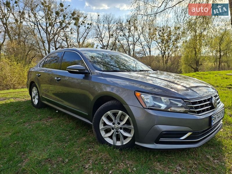 Седан Volkswagen Passat 2017 в Ромнах