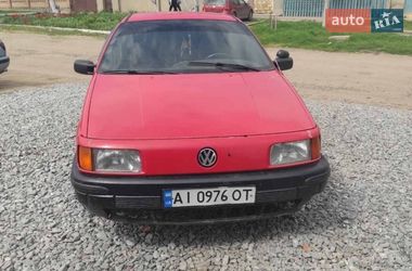 Седан Volkswagen Passat 1988 в Раздельной