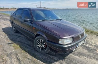 Седан Volkswagen Passat 1992 в Комсомольском