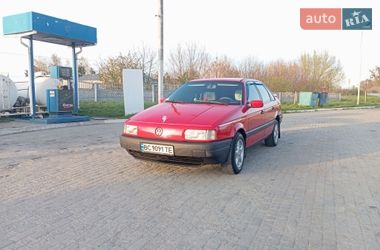 Седан Volkswagen Passat 1993 в Дубно