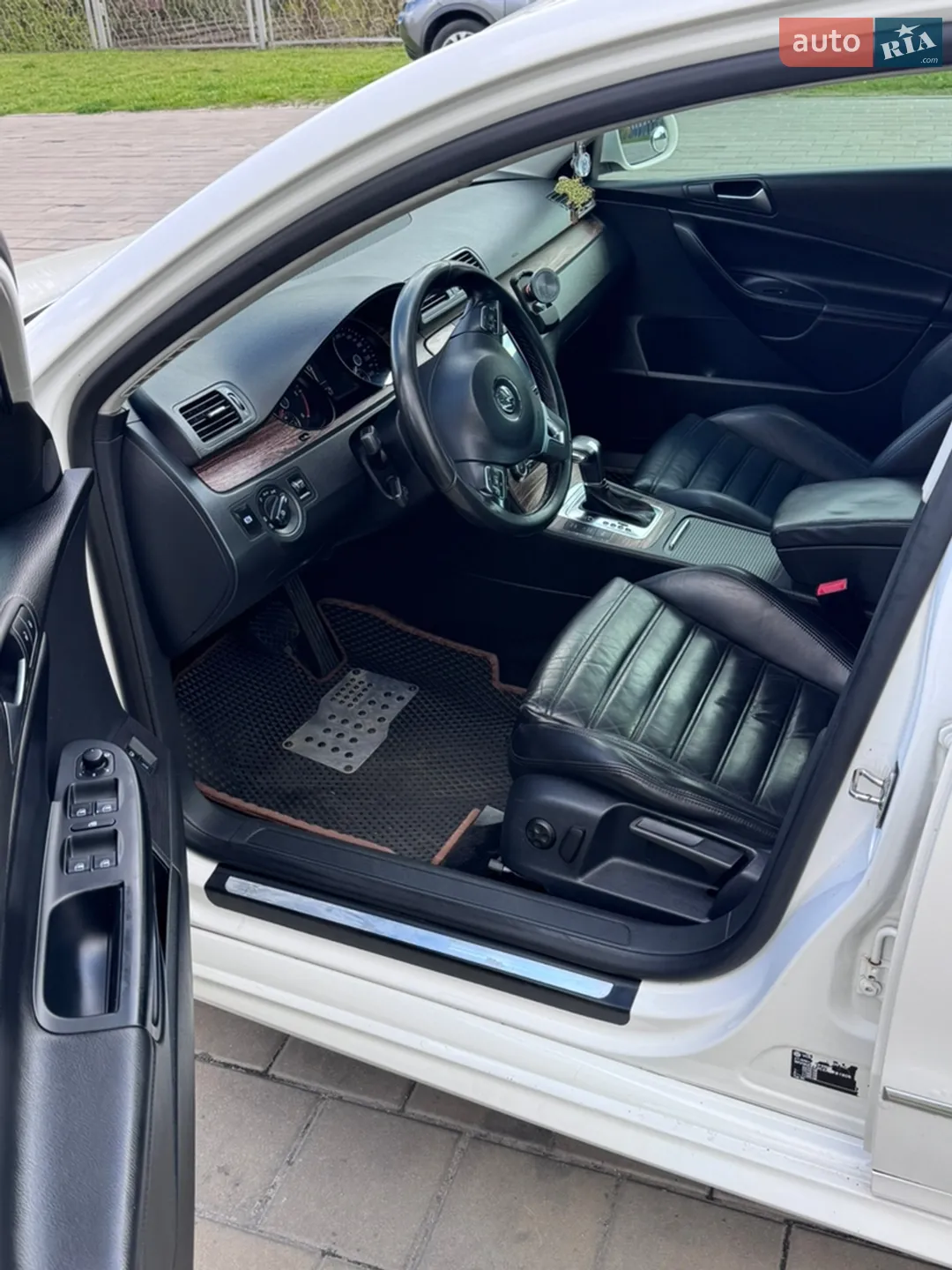 2010 Volkswagen Passat - мініатюра 17