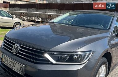 Универсал Volkswagen Passat 2016 в Одессе
