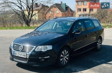 Универсал Volkswagen Passat 2010 в Ровно