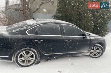 Седан Volkswagen Passat 2012 в Днепре