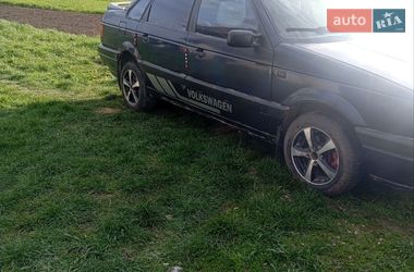 Седан Volkswagen Passat 1990 в Гусятине