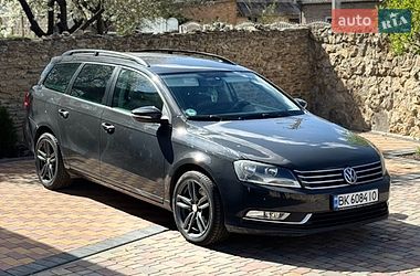 Універсал Volkswagen Passat 2011 в Здолбуніві
