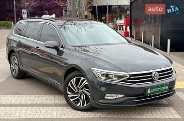 Универсал Volkswagen Passat 2020 в Киеве