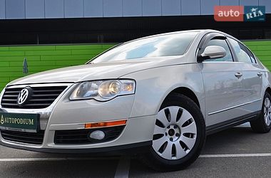 Седан Volkswagen Passat 2010 в Киеве