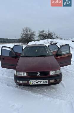 Седан Volkswagen Passat 1994 в Львове