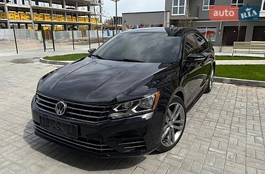 Седан Volkswagen Passat 2017 в Днепре