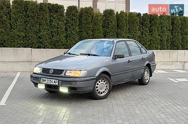 Седан Volkswagen Passat 1995 в Ровно