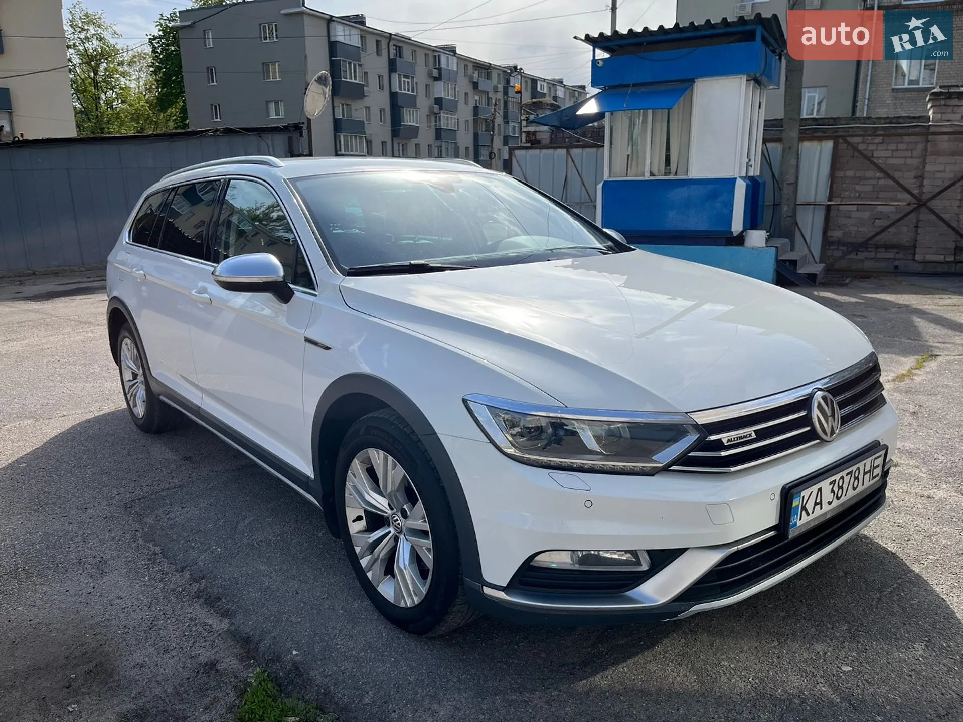 Volkswagen Passat 2018 VIN WVWZZZ3CZJE225069 фото оголошення 2 з 17
