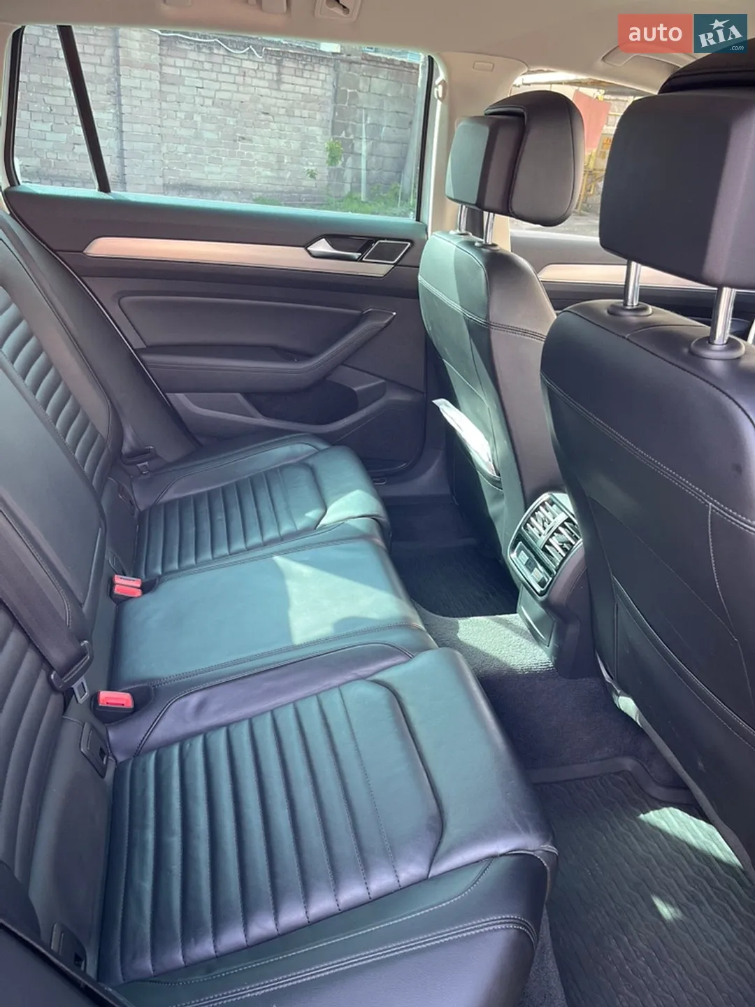 Volkswagen Passat 2018 VIN WVWZZZ3CZJE225069 фото оголошення 12 з 17