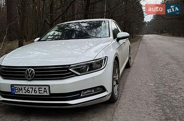 Седан Volkswagen Passat 2015 в Романіву