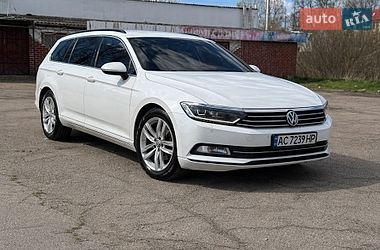 Універсал Volkswagen Passat 2015 в Житомирі