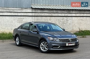 Седан Volkswagen Passat 2016 в Києві