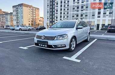 Універсал Volkswagen Passat 2012 в Рівному