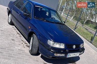 Седан Volkswagen Passat 1994 в Изяславе