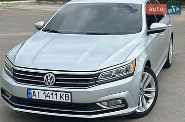 Седан Volkswagen Passat 2017 в Києві