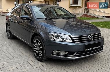 Седан Volkswagen Passat 2012 в Черновцах